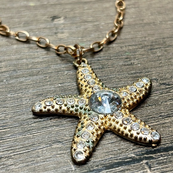 Vintage Gold Tone Crystal Studded Starfish Pendant Long Necklace - Picture 2 of 3